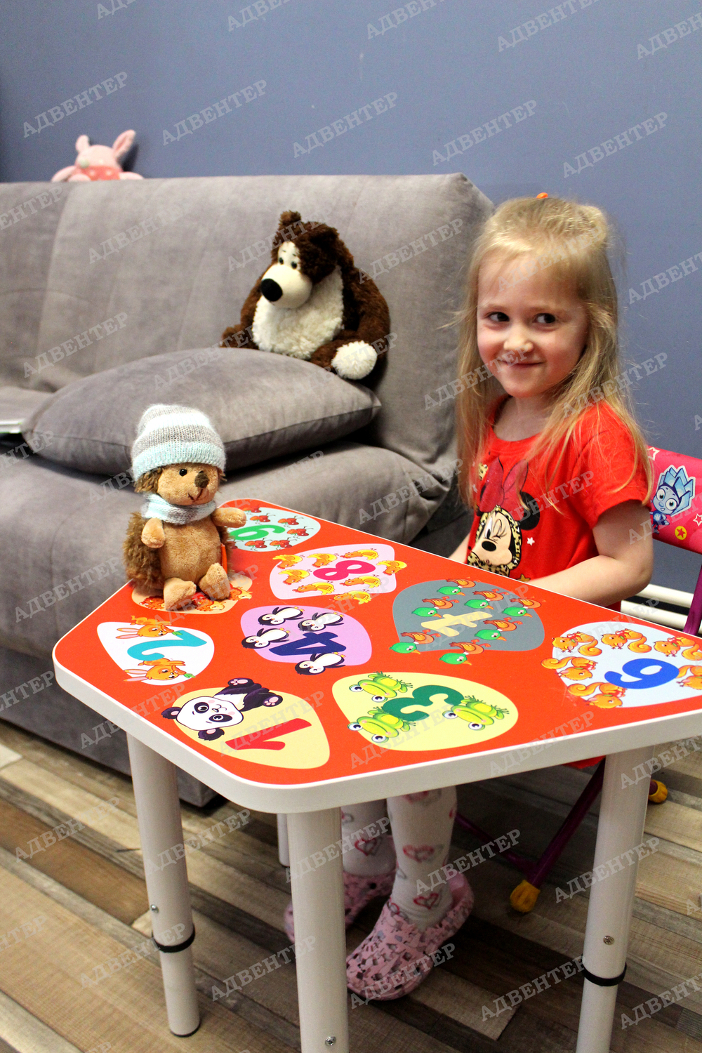 Стол ТРАПЕЦИЯ регулируемый ЦИФРЫ