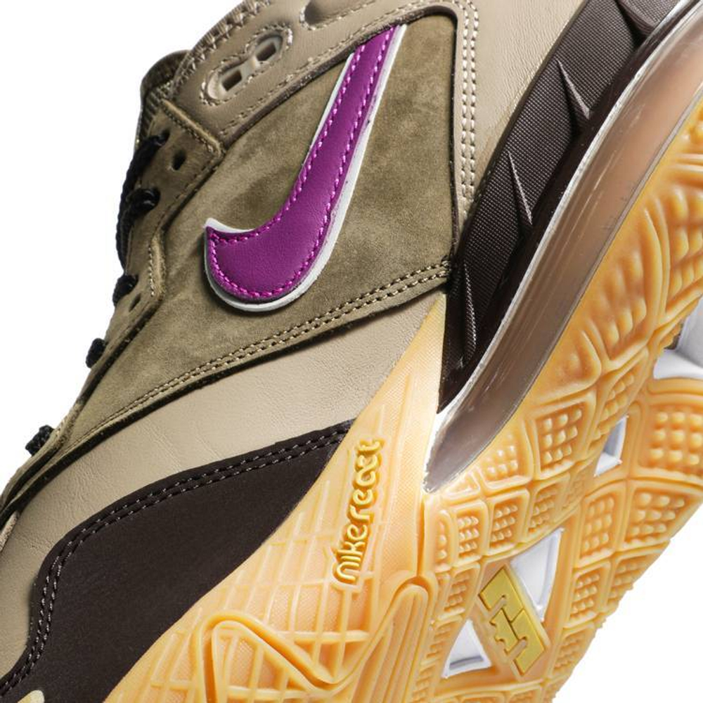 Кроссовки Nike Lebron 18