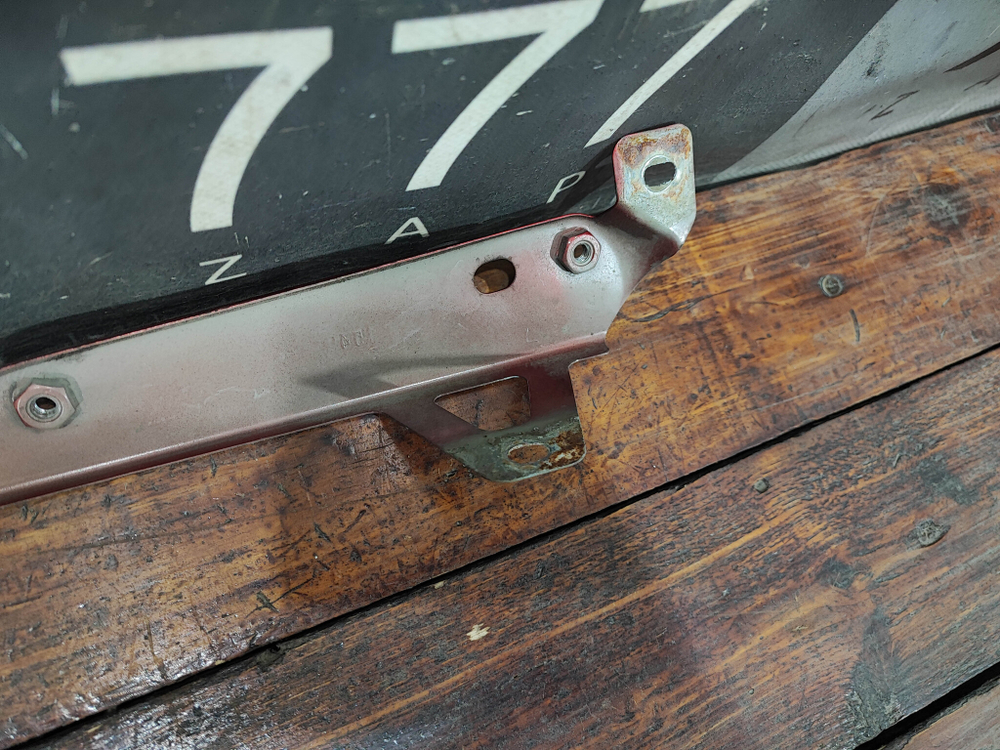 Кронштейн крыла переднего правого LADA Granta 18-нв Б/У Оригинал 8450104278