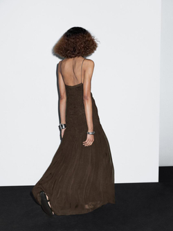 Massimo Dutti Длинное платье со сборками, шоколадный