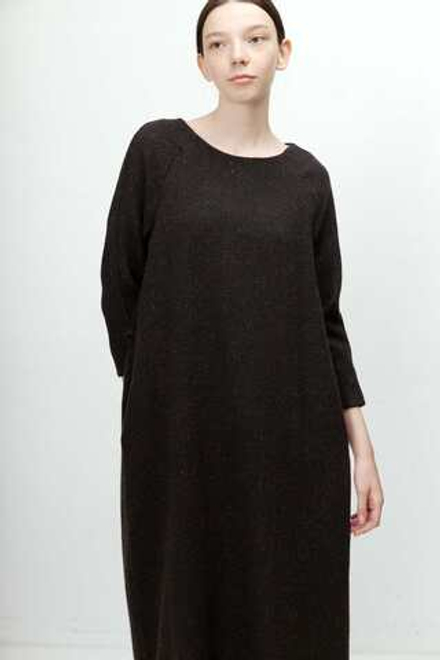 Фиолетовое платье макси с вкраплениями