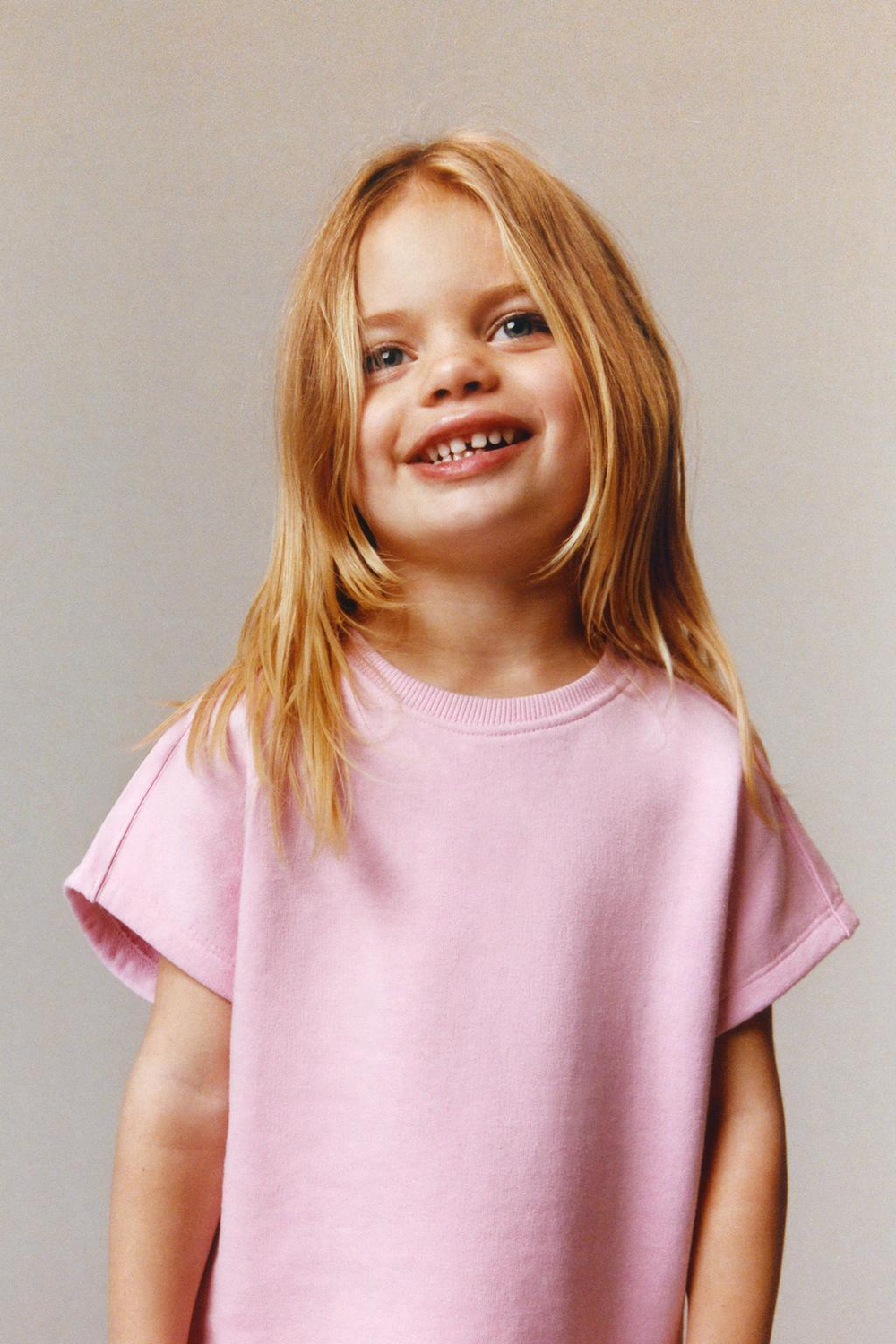 ZARA ОДНОТОННЫЙ КОМПЛЕКТ ИЗ ФУТБОЛКИ И ШОРТОВ-БЕРМУДОВ, ЦВЕТ РОЗОВОГО ДЕРЕВА