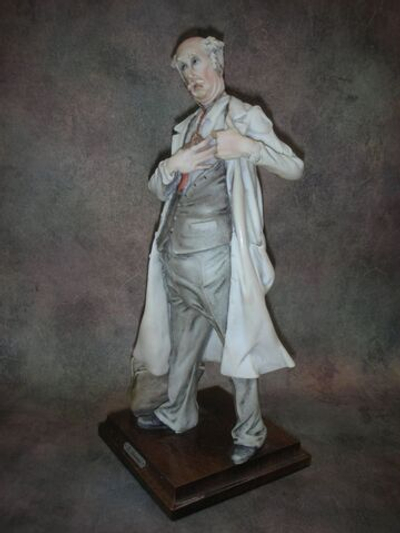Статуэтка. Фарфор. Доктор. Capodimonte. Италия