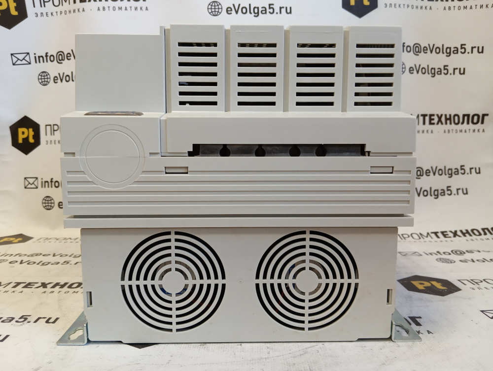 Lenze E82EV303K4B201 новое