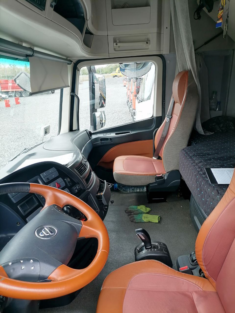 Foton AUMAN 4x2 Седельный тягач BJ4189SLFKA (Дизельный, 11,8 л, 470 л.с. АТ)
