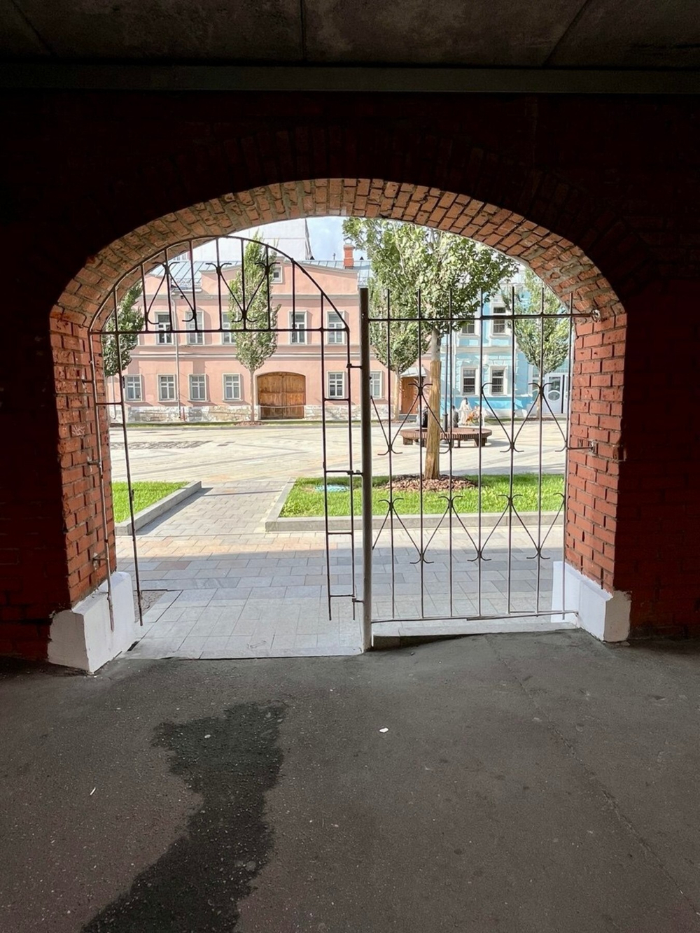 "Школьная улица: экскурсия по старой слободе"- пешеходная групповая экскурсия по Москве.