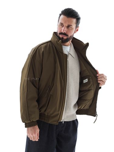 Утепленный бомбер на молнии в цвете хаки