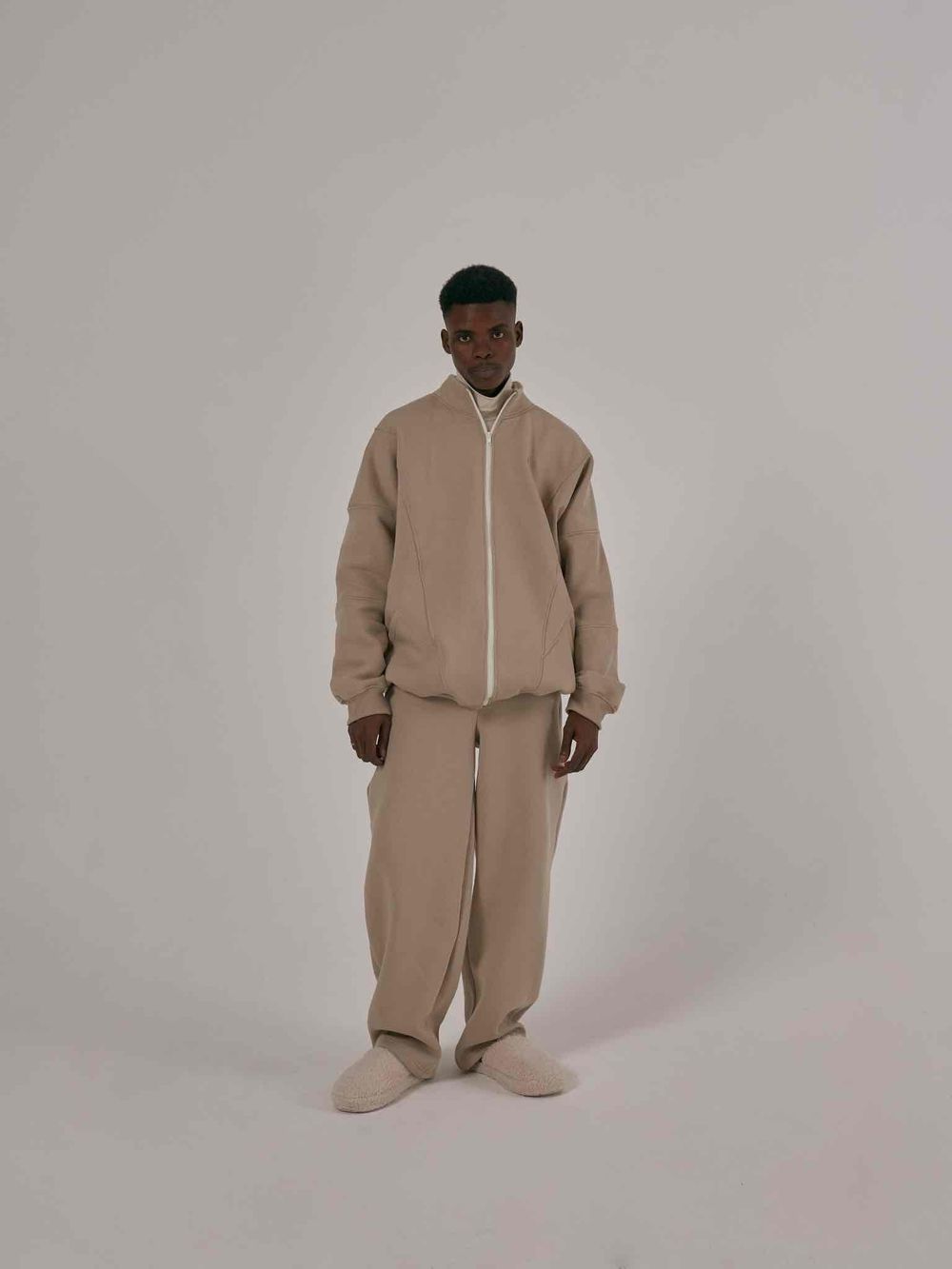 Брюки One Two Multicolor Широкие с начесом просто серо-коричневый