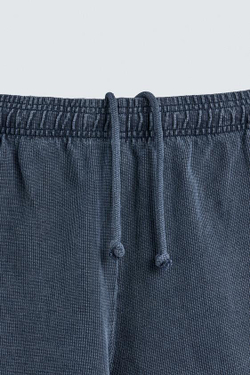 ZARA ШОРТЫ С ВАФЕЛЬНОЙ ФАКТУРОЙ И ЭФФЕКТОМ ПОТЕРТОСТИ, СИНИЙ