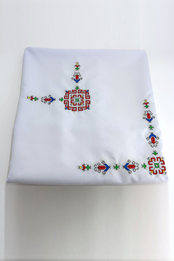 Скатерть столовая с вышивкой