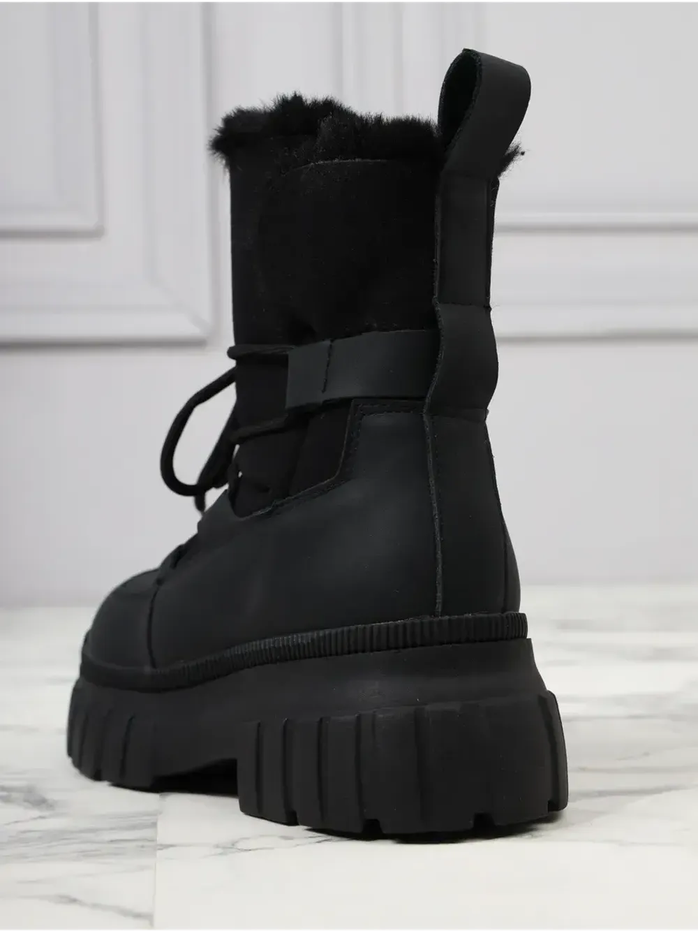 Зимние ботинки на высокой платформе