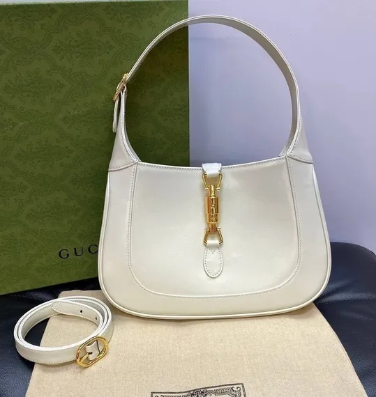 Маленькая сумка-хобо Gucci Jackie 1961 белый