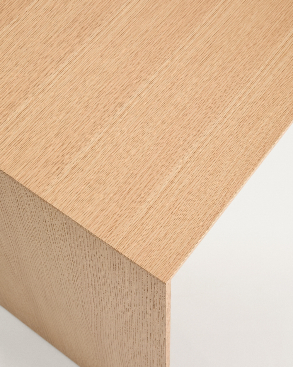 Письменный стол из дубового шпона Litto, 140 x 60 см