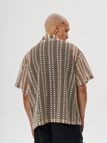 Коричневая рубашка с вязкой кроше