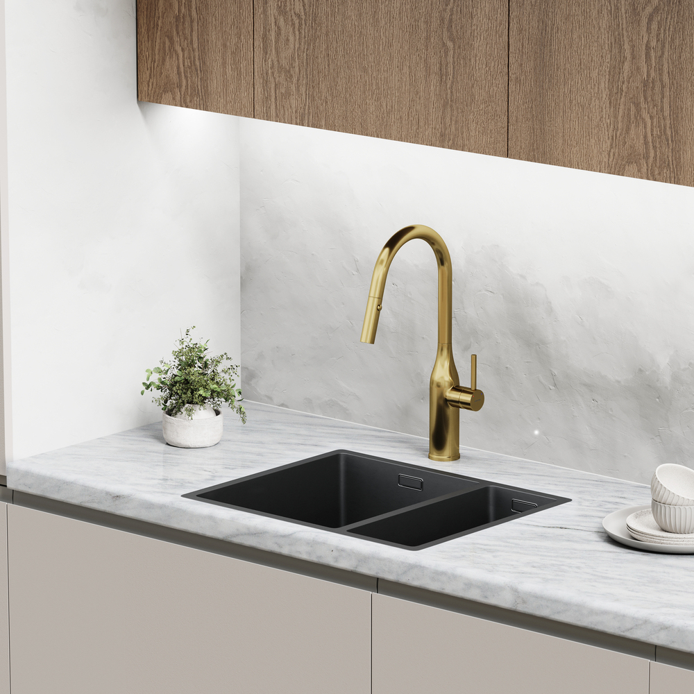 Смеситель для кухни Sancos Grand с вытяжным изливом, цвет брашированное золото, PVD покрытие, арт. SC4002BG