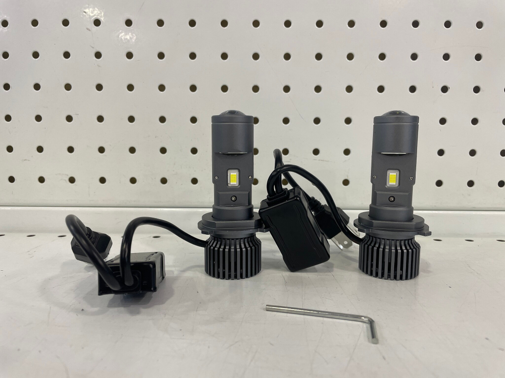 H4 / Комплект светодиодных ламп LED Super Bright (2 шт./ комплект)