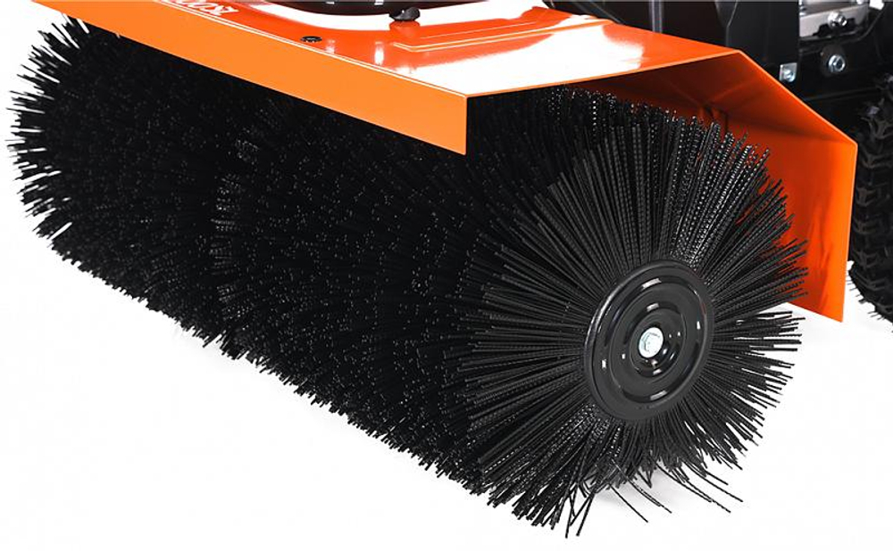 Бензиновая самоходная подметальная машина YARD FOX 800SL