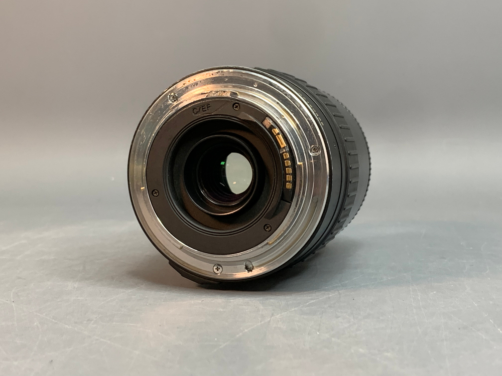 Vivitar 70-210mm f/4-5.6 Canon EF