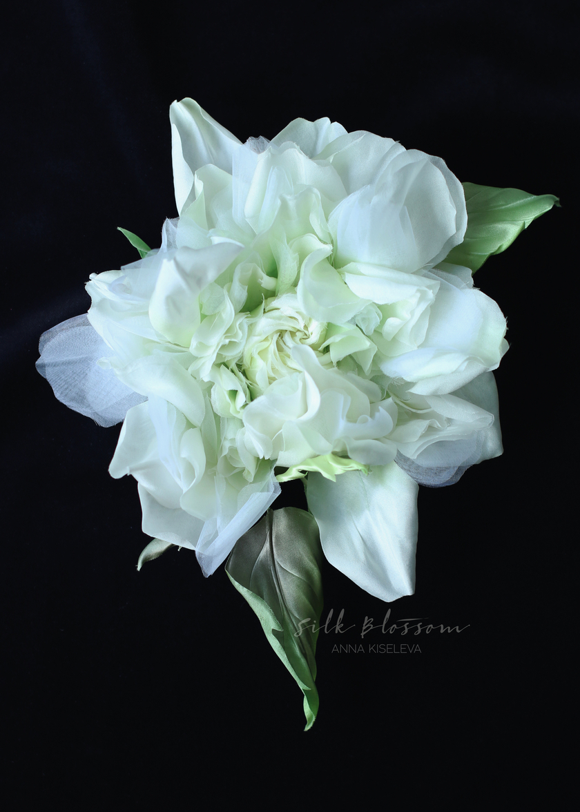 Брошь Роза из шелка "Франческа" белая