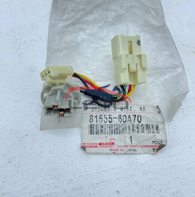 Штекер на рефлектор 81555-60A70 8155560A70