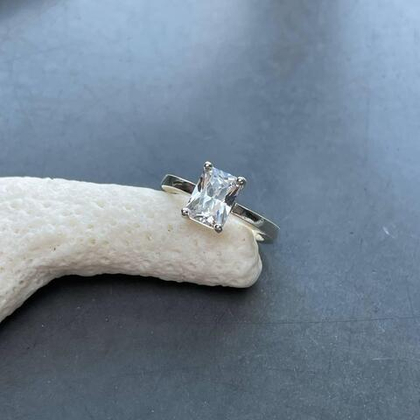 кольцо «еще ярче» с фианитом (бесцветный)