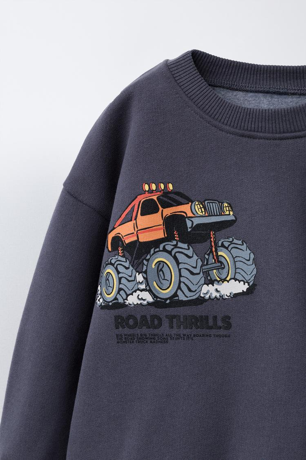 ZARA ТОЛСТОВКА С ПРИНТОМ «ГРУЗОВИК», АНТРАЦИТОВО-СЕРЫЙ