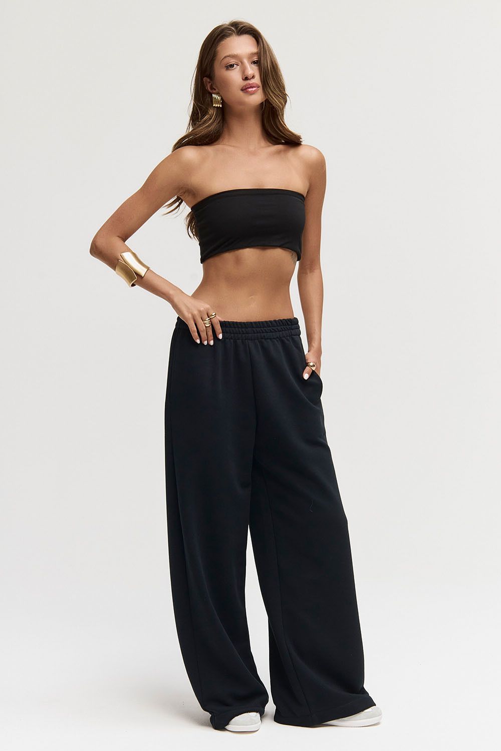 Широкие джоггеры без начеса с утяжкой черного цвета