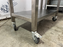 Стол из нержавеющей стали с полкой без борта 900х600х850 (на колесах )