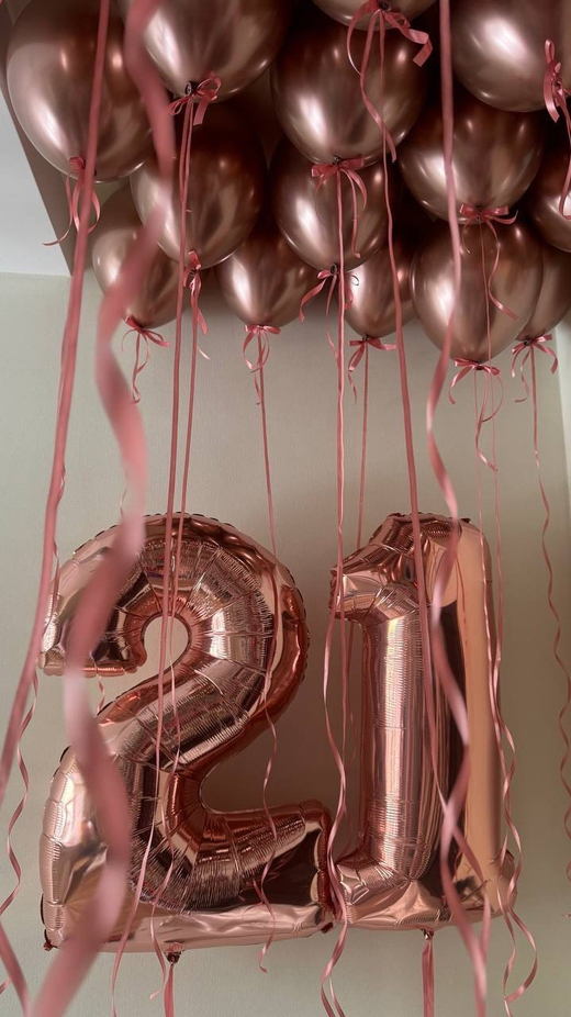 Воздушные гелиевые шарики с доставкой по Хабаровску цифры розовое золото/атласные ленты/бантики №4541