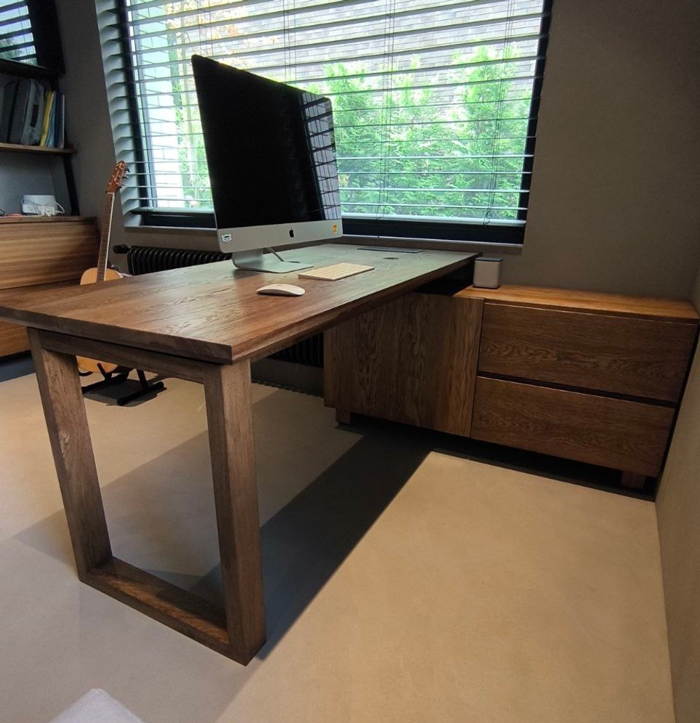 Рабочий стол в кабинет из массива дуба