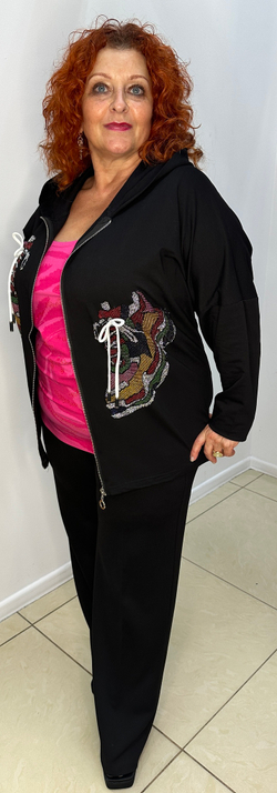 Черный жакет-бомбер со стразовыми кедами