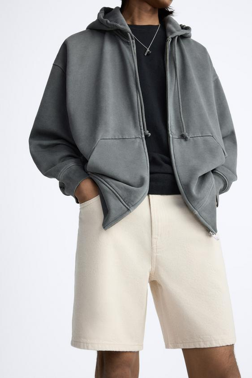 ZARA ЦВЕТНЫЕ ДЖИНСОВЫЕ ШОРТЫ, ЖЕЛТОВАТО-БЕЛЫЙ