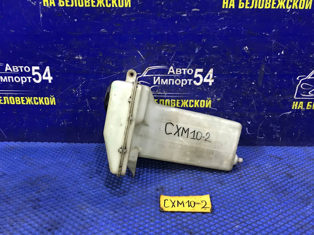 Бачок омывателя TOYOTA IPSUM 1997