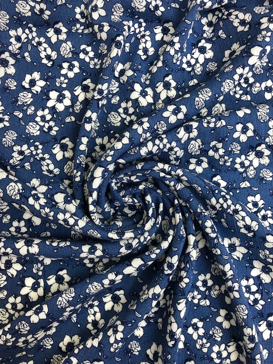 Марлевка жатка принт, вискоза цветы мелкие белые на джинсовом