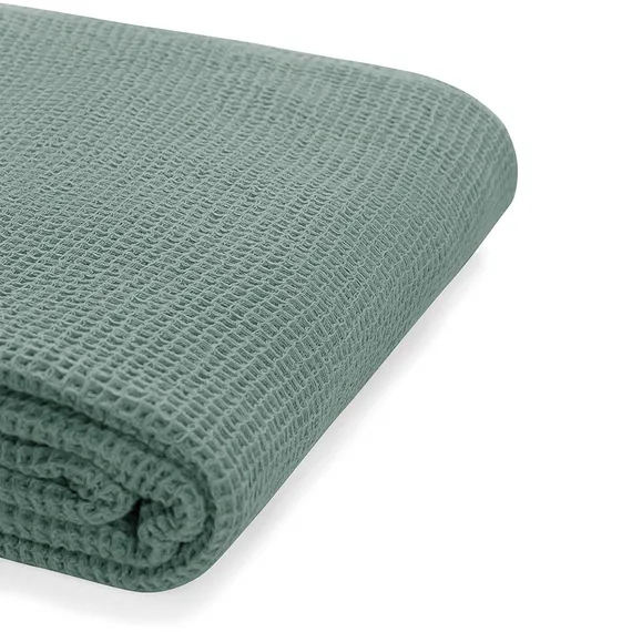 Покрывало вафельное из хлопка цвета шалфея из коллекции essential, 180х250 см