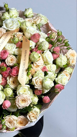 Охапка кустовых роз