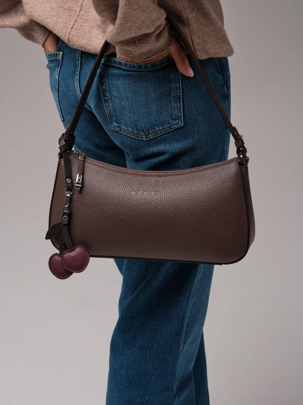 Кожаная сумка багет кросс-боди коричневый торф