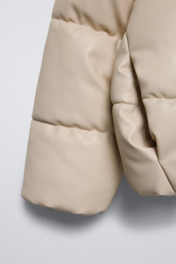 ZARA СТЕГАНАЯ КУРТКА ИЗ ИСКУССТВЕННОЙ КОЖИ, СЛОНОВАЯ КОСТЬ