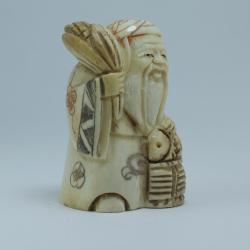 Нэцкэ Фукурокудзю с кукурузой и корзиной рыбы