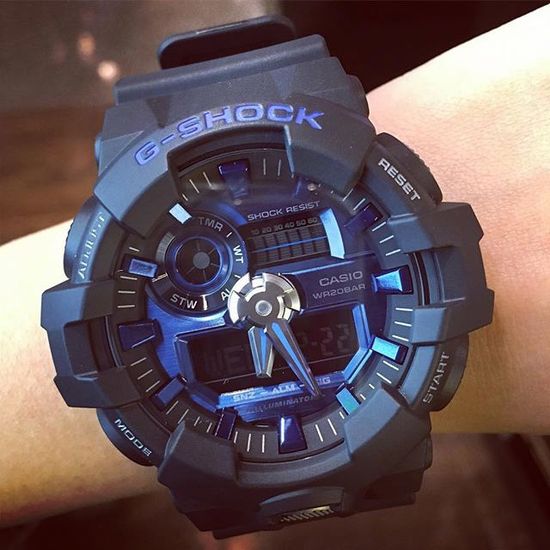Мужские часы Casio G-Shock GA-710-1A2ER