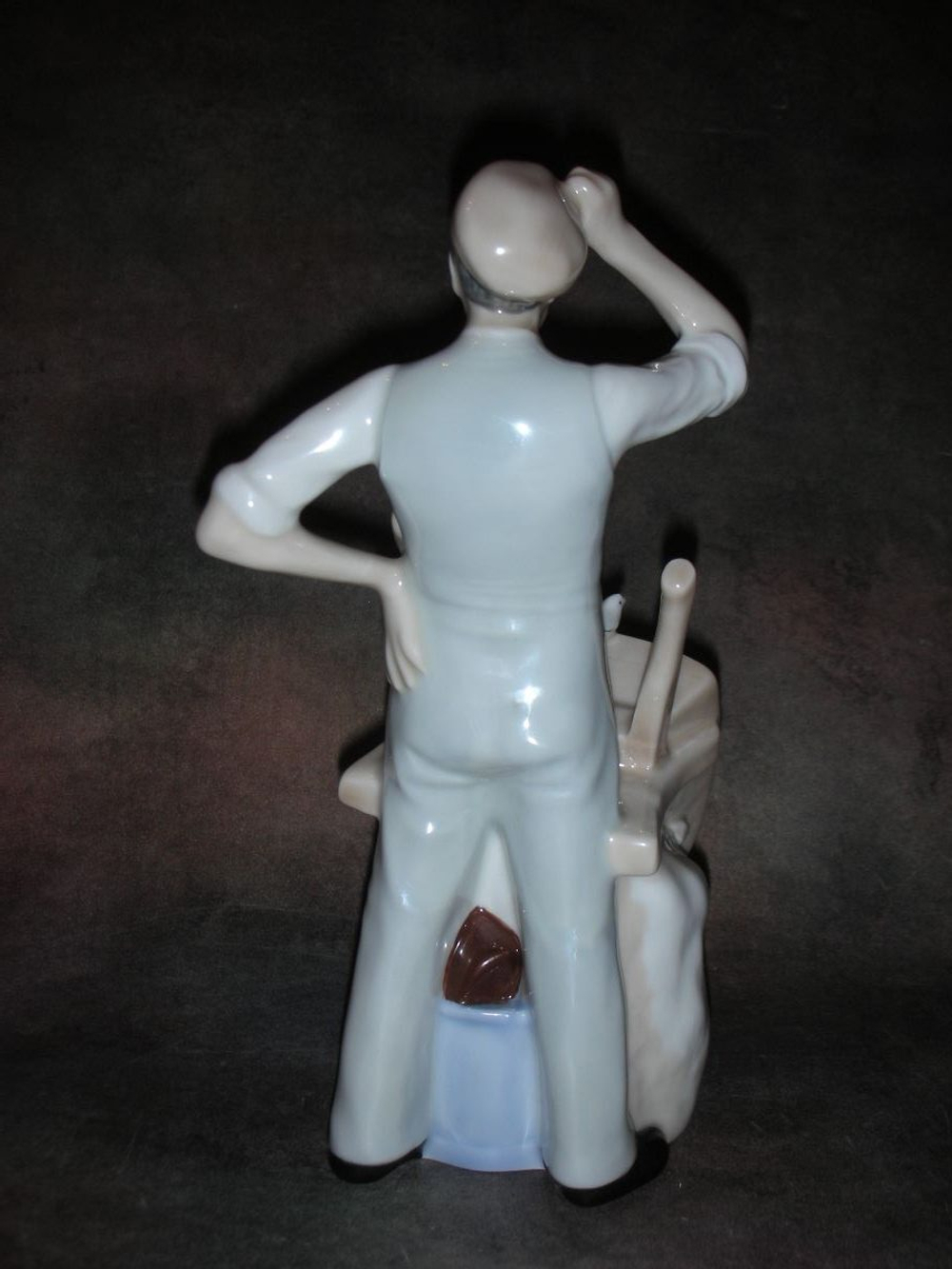 Статуэтка. Фарфор. Садовник. Royal Doulton. Англия.