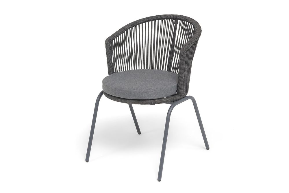 "Люксембург" стул плетеный из роупа, каркас из стали темно-серый (RAL7024) муар, роуп темно-серый круглый, ткань темно-серая 027