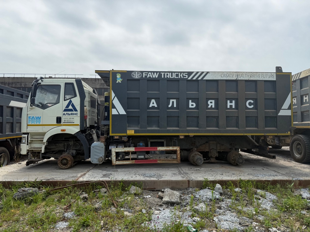 FAW J6 6x4 Самосвал J6 (Дизельный, 8,6 л, 390 л.с., МТ)