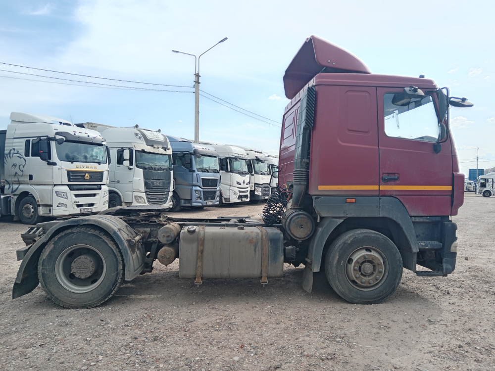 МАЗ 5440 4x2 Седельный тягач 5440В5-8420-031 (Дизельный, 6,7л, 310 л.с., МТ)