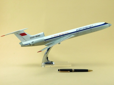 Модель самолета Ту-154Б-2 (М1:100, Аэрофлот СССР-85412 Олимпийский)