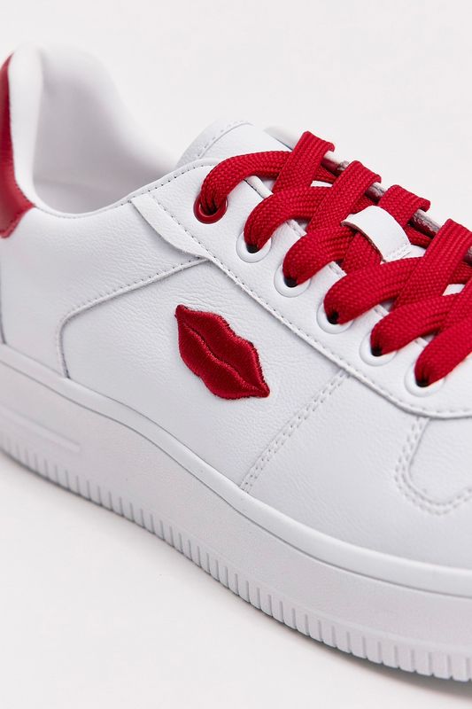 Кроссовки из кожи с красными губами, белый