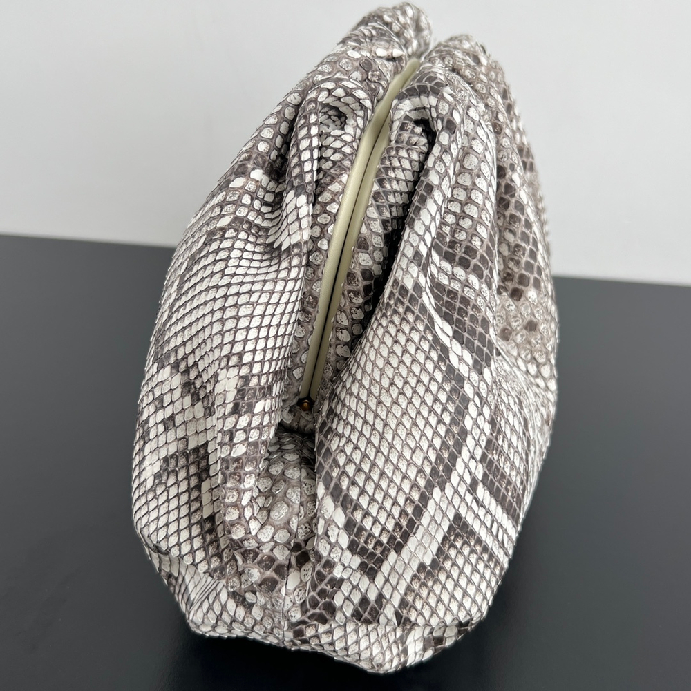 Bottega Veneta Classic Pouch 40 cm