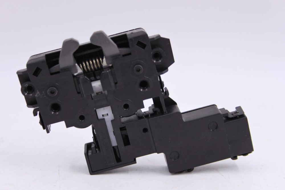 Замок дверцы 669548 посудомоечной машины Beko