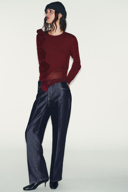 ZARA СВИТЕР ИЗ РЕЛЬЕФНОГО ТРИКОТАЖА С ЦВЕТАМИ, БУРГУНДИ