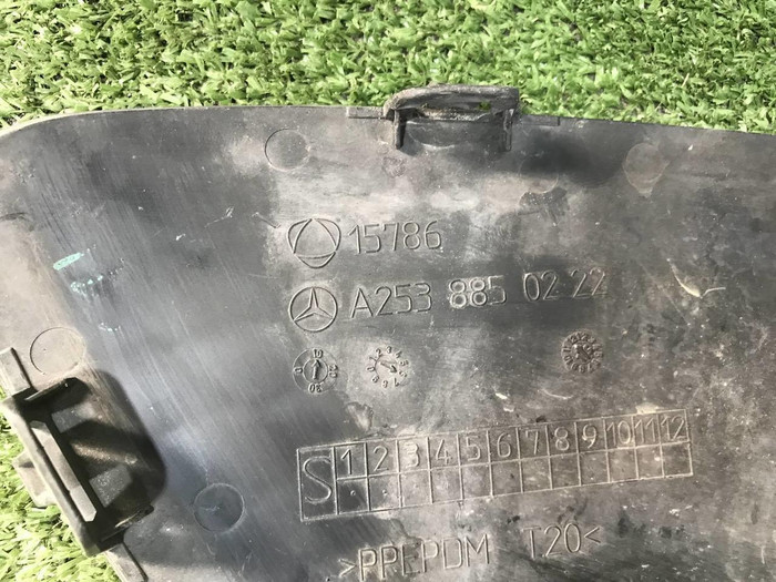 Накладка переднего бампера правая Mercedes GLC X253 (2015-2019)